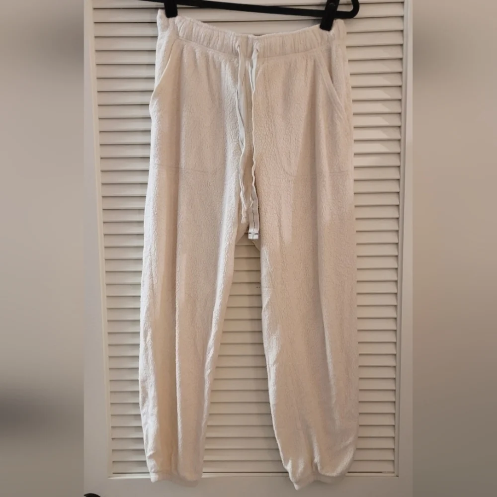 Aerie- Cream Fleece Loungewear Pants With Pockets & Drawstring